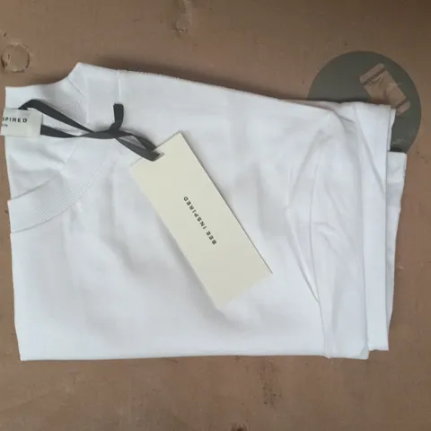 BEE INSPIRED CREW-NECK SHORT SLEEVE T-SHIRT IN WHITE SIZE MEDIUM