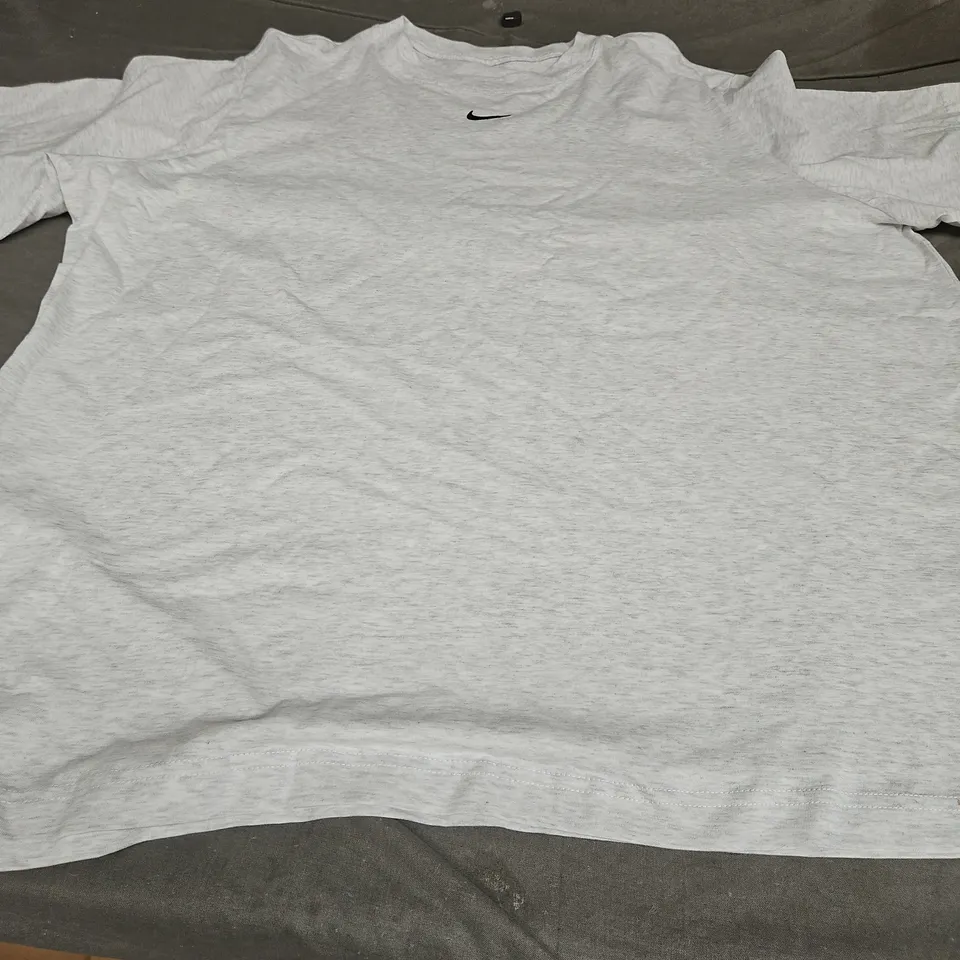 NIKE LOGO T-SHIRT, GREY- UK SIZE XL