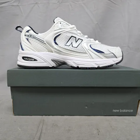 BOXED PAIR OF NEW BALANCE 530 TRAINERS IN WHITE/SILVER/NAVY SIZE UK 6.5