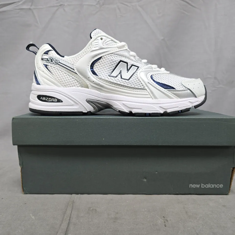 BOXED PAIR OF NEW BALANCE 530 TRAINERS IN WHITE/SILVER/NAVY SIZE UK 6.5