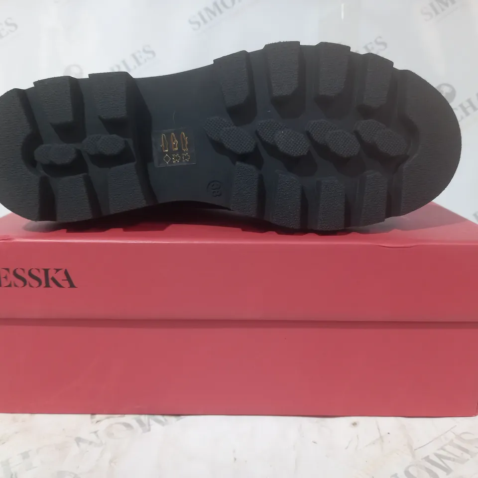 BOXED PAIR OF ESSKA LACE UP SHOES IN METALLIC PEWTER COLOUR EU SIZE 38
