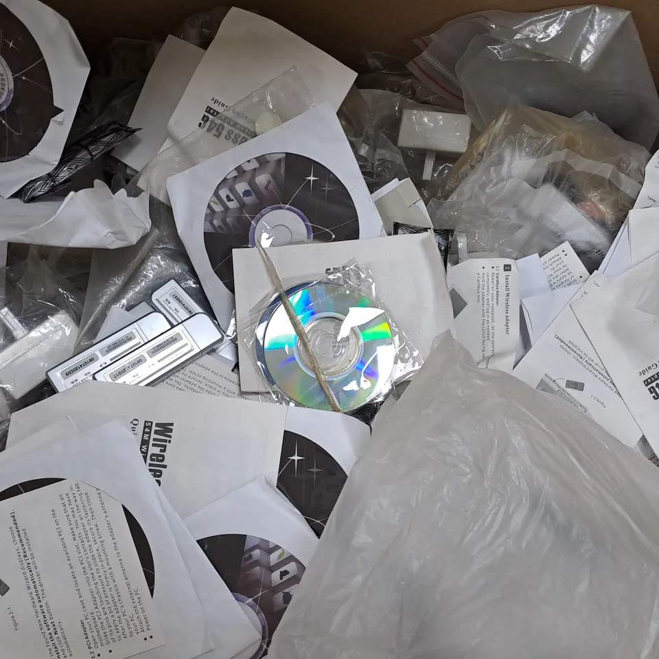 BOX OF APPROXIMATELY 20 ASSORTED ELECTRICAL ITEMS TO INCLUDE PCMCIA ADAPTER, HEADPHONES, ETC - COLLECTION ONLY