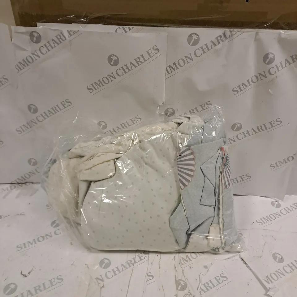 BOX OF ASSORTED ITEMS TO INCLUDE PILLOWS AND BEDDINGS