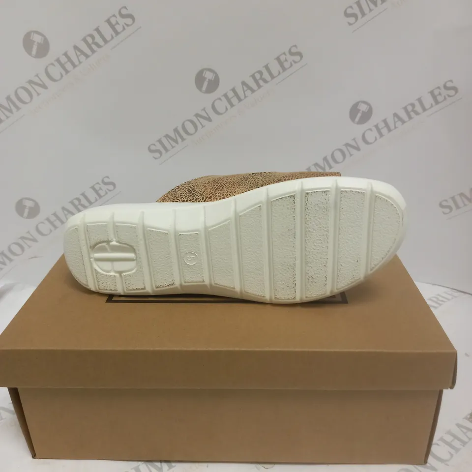 BOXED PAIR OF CUSHION WALK STRAPPY SANDALS,  GOLD - SIZE 5