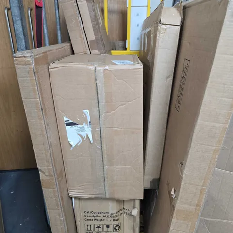 CAGE OF APPROXIMATELY 7 ASSORTED BROKEN ITEMS TO INCLUDE - MIRRORS, AND LIGHT FIXTURES (COLLECTION ONLY)