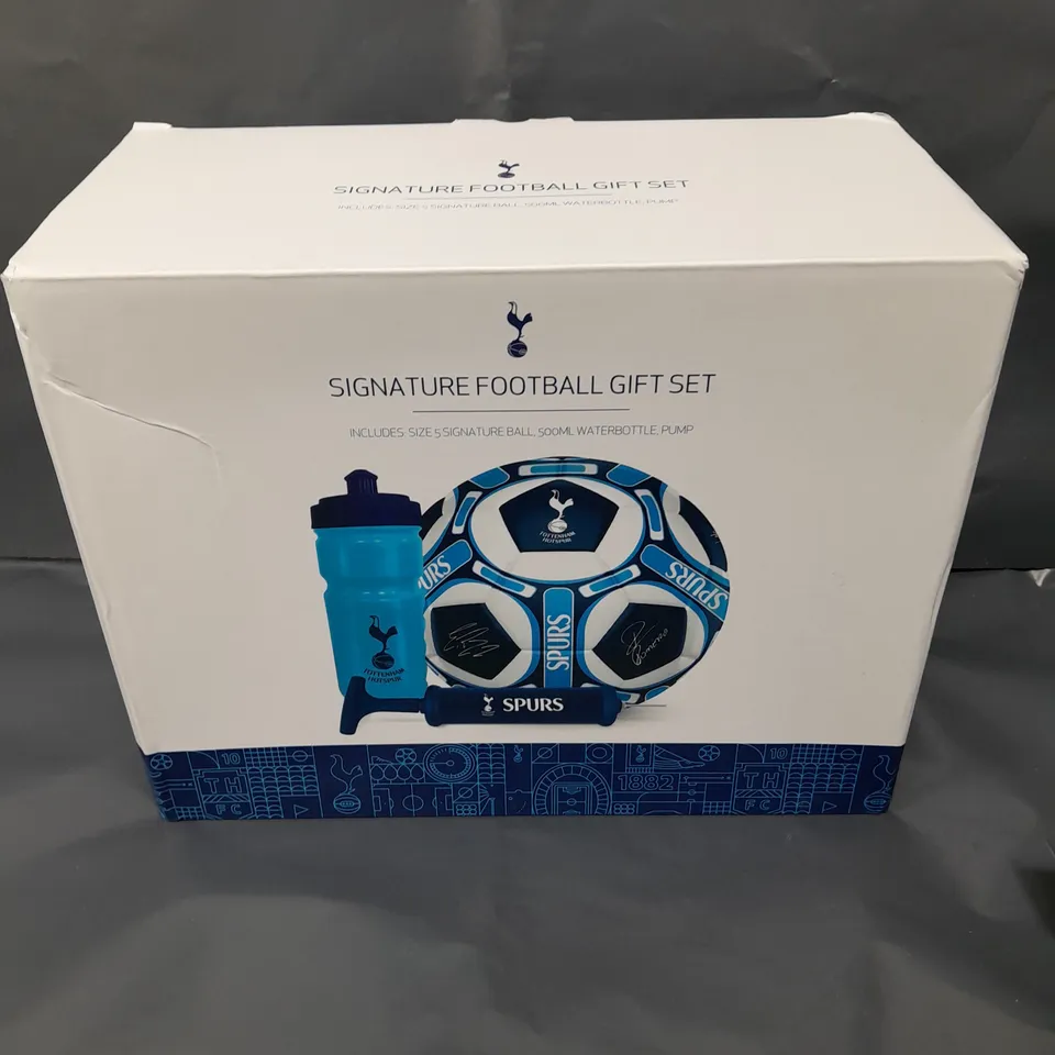 TOTTENHAM HOTSPUR SIGNATURE FOOTBALL GIFT SET