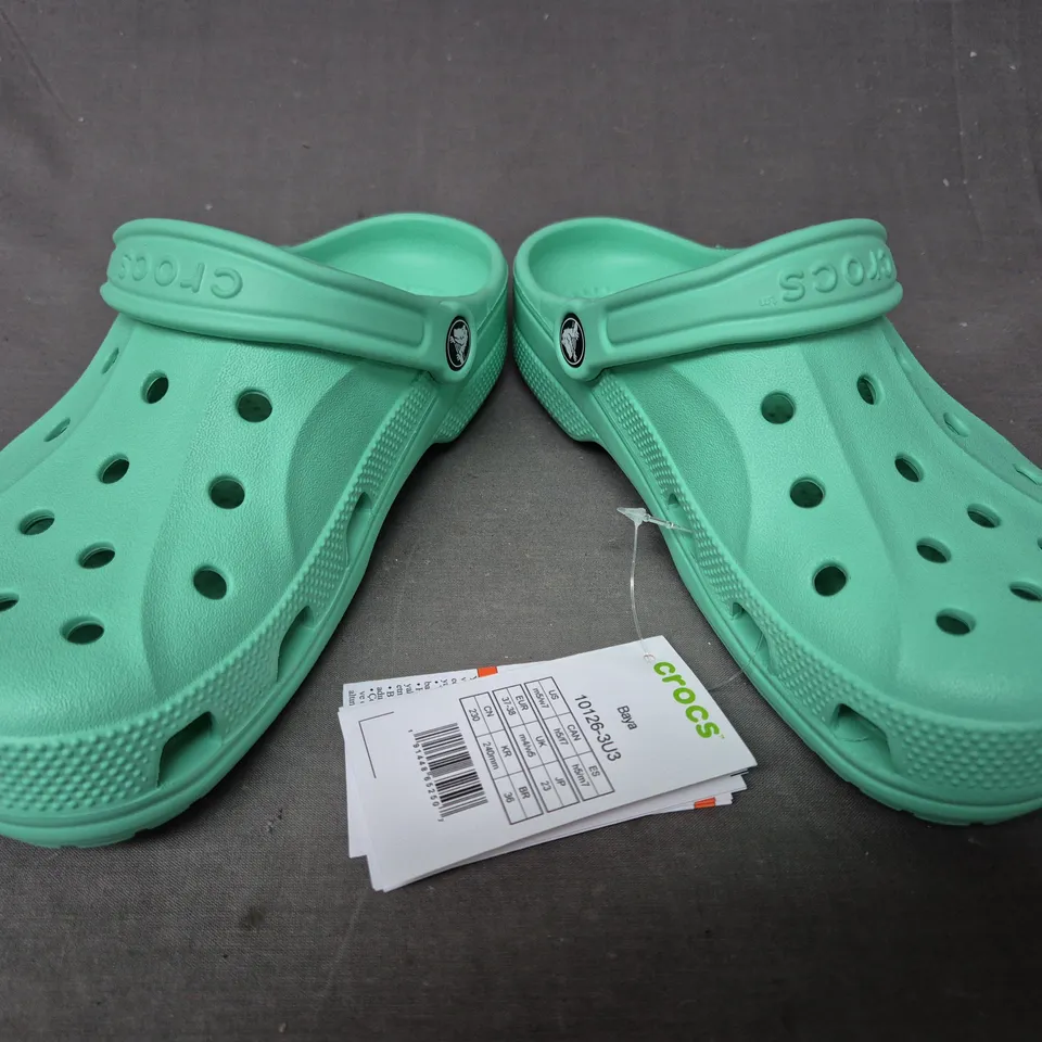 PAIR OF CROCS BAYA CLOGS IN MINT GREEN UK SIZE M4/W5