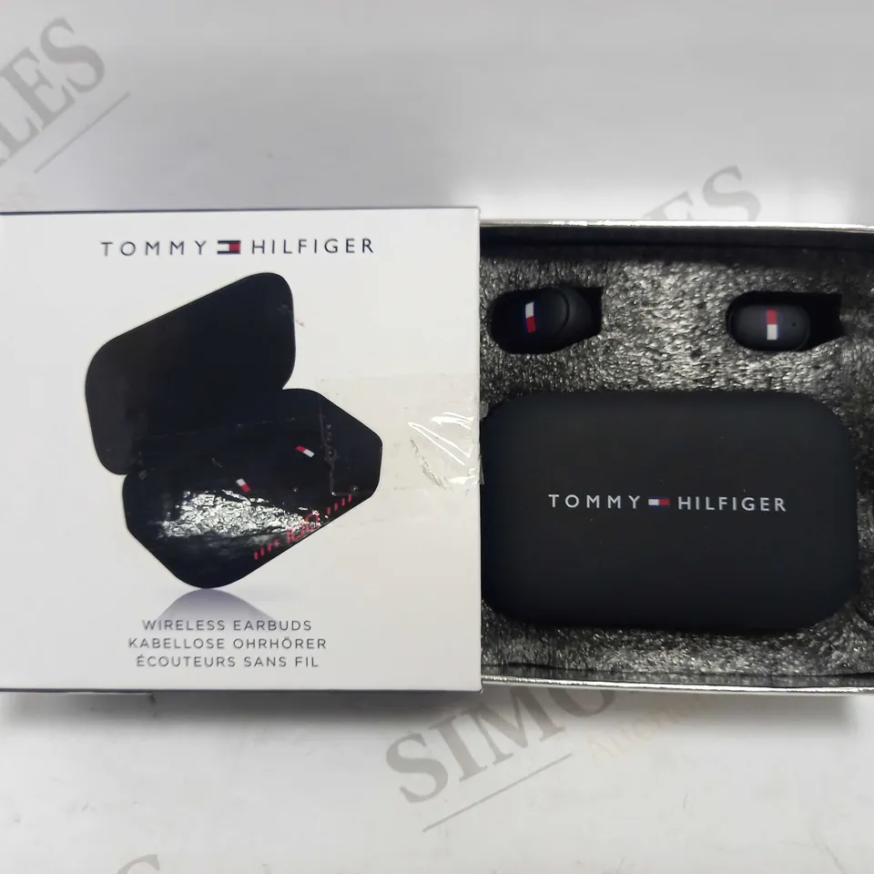 TOMMY HILFIGER EARBUDS POWERBANK BLACK  RRP £90