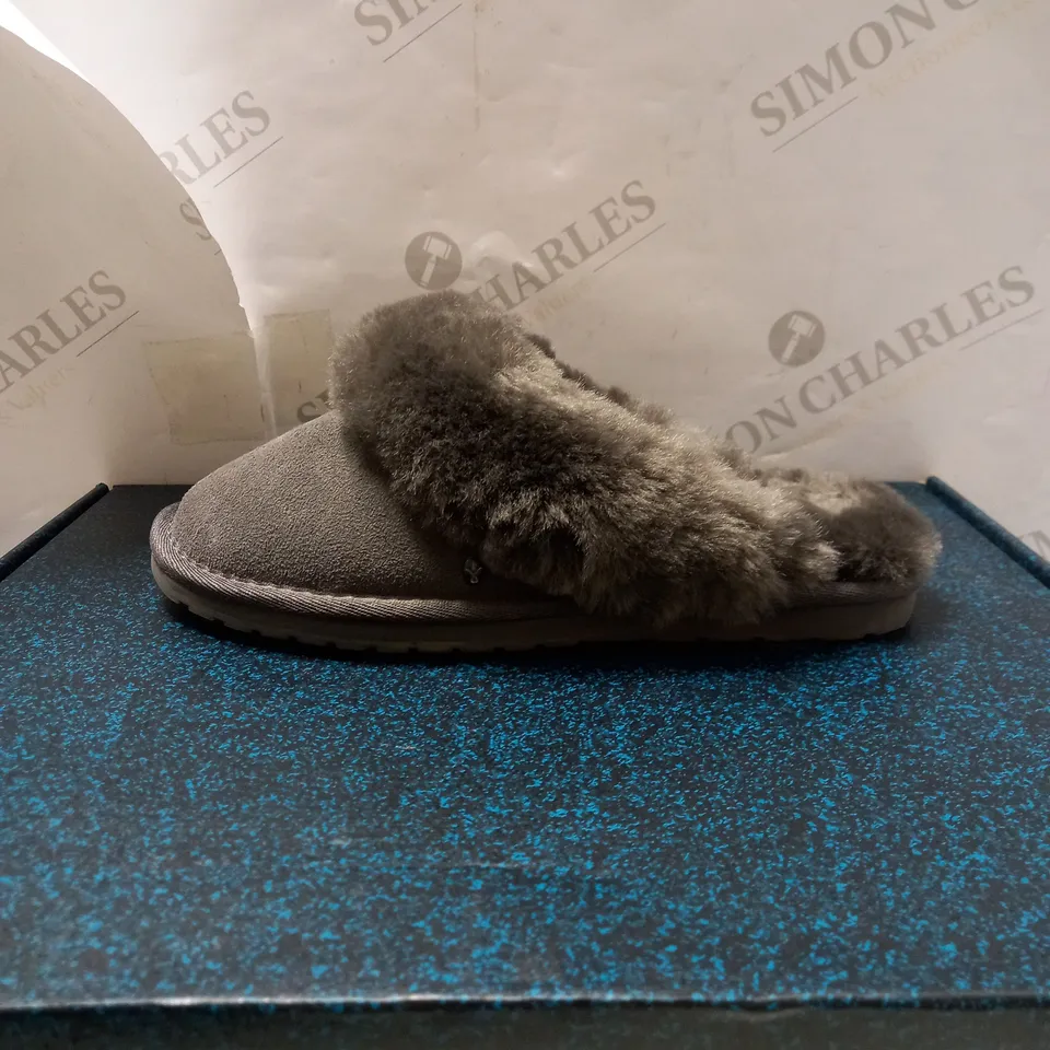 EMU NEST JOLIE SHEEPSKIN SLIPPERS SIZE 5