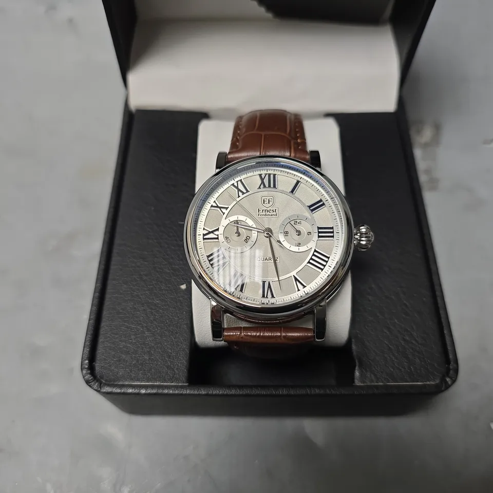 ERNEST FERDINAND WATCH – FUNCTIONING SUB DIALS – LEATHER STRAP – GLASS EXHIBITION BACKCASE