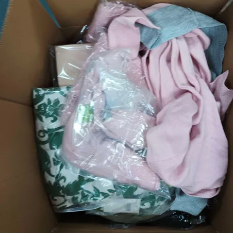 BOX OF APPROXIMATELY 20 ASSORTED ITEMS TO INCLUDE: &MAISI JUMPER 