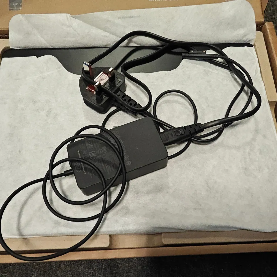 MICROSOFT SURFACE LAPTOP 6 IN BLACK MODEL 2033