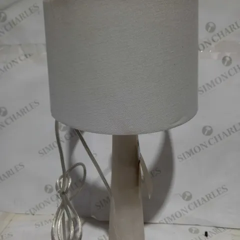 DESIGNER TABLE LAMP IN QUARTZ EFFECT WITH SHADE
