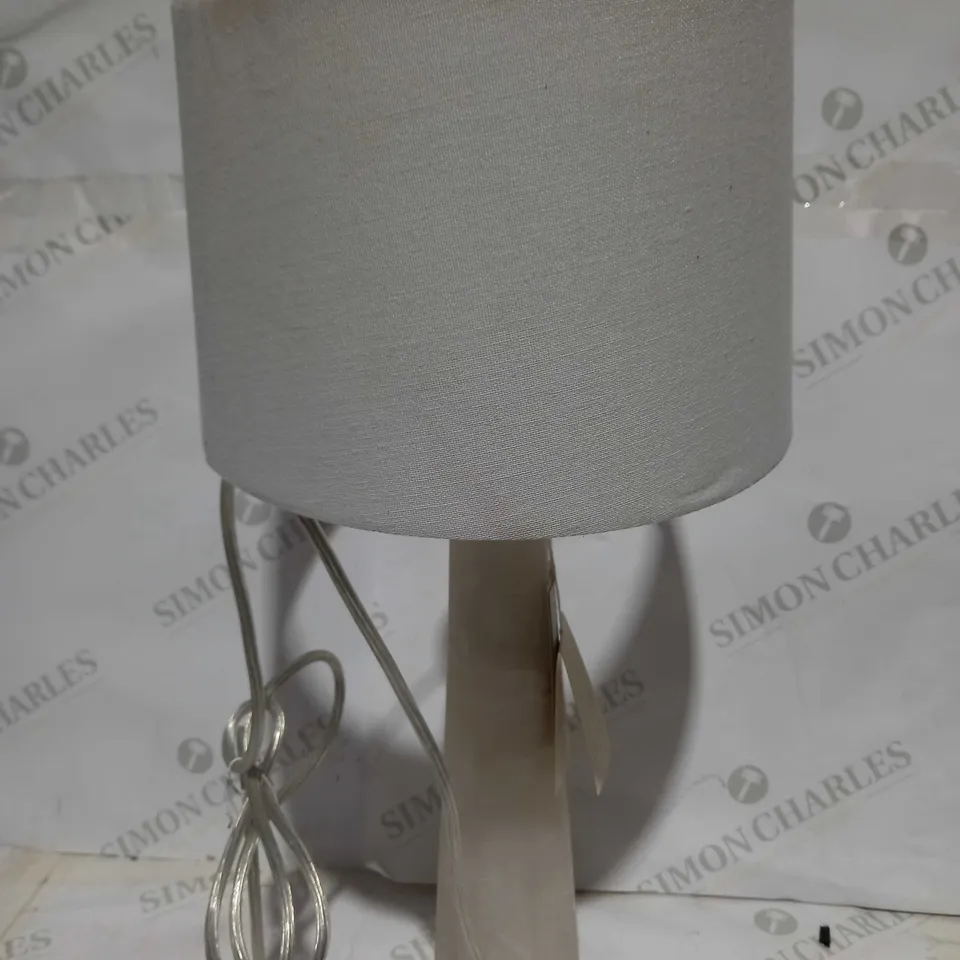 DESIGNER TABLE LAMP IN QUARTZ EFFECT WITH SHADE
