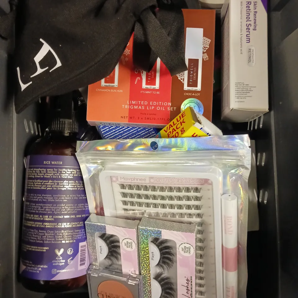APPROXIMATELY 20 ASSORTED HEALTH & BEAUTY PRODUCTS TO INCLUDE CERAVE RETINOL SERUM, POLIGRIP CREAM, AS I AM RICE WATER ETC 