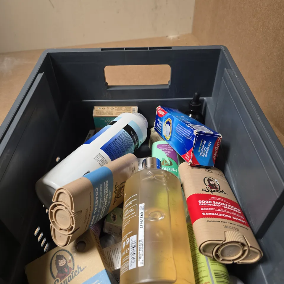 APPROXIMATELY 15 ASSORTED COSMETIC ITEMS INCLUDING SQUATCH COASTAL MIST SOAP , JOHN FRIEDA CONDITIONER AND COLGATE TOOTHPASTE