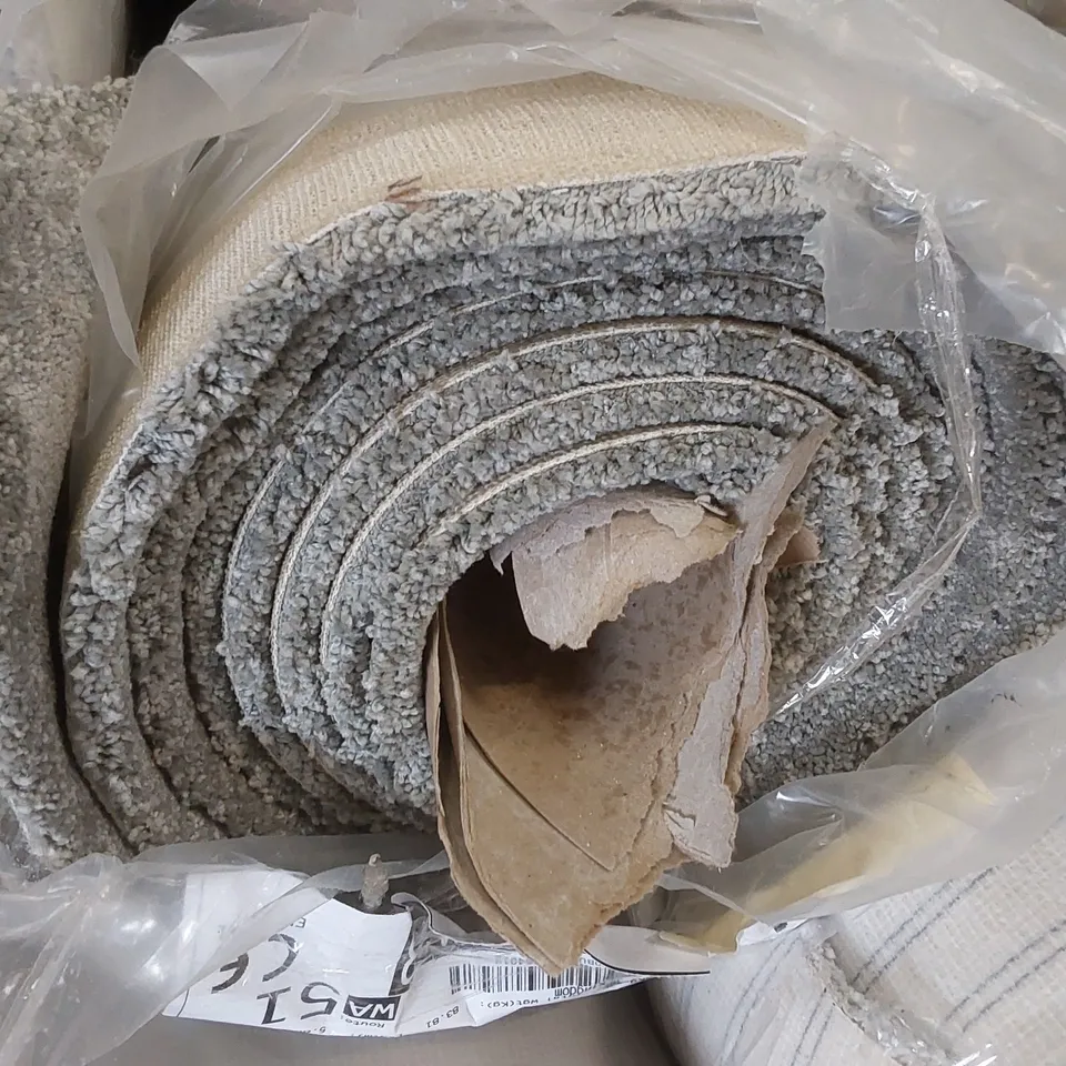 ROLL OF QUALITY CLASSIC CHARM WHITE ELEPHANT CARPET // SIZE: APPROX 5 X 5.8m