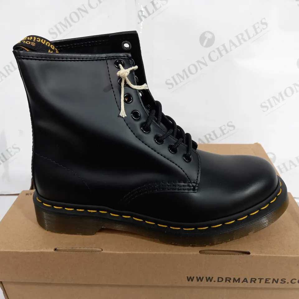 BOXED PAIR OF DR MARTENS AIRWAIR LACE UP RAISED BOOTS - BLACK - UK 6