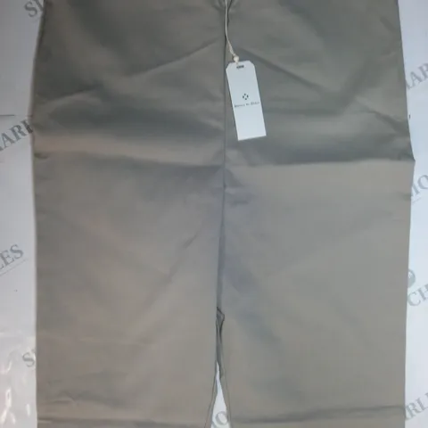 MAISON DE NIMES STRETCH CAPRI TROUSER IN LATTE- SIZE MEDIUM