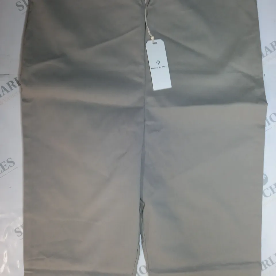 MAISON DE NIMES STRETCH CAPRI TROUSER IN LATTE- SIZE MEDIUM 