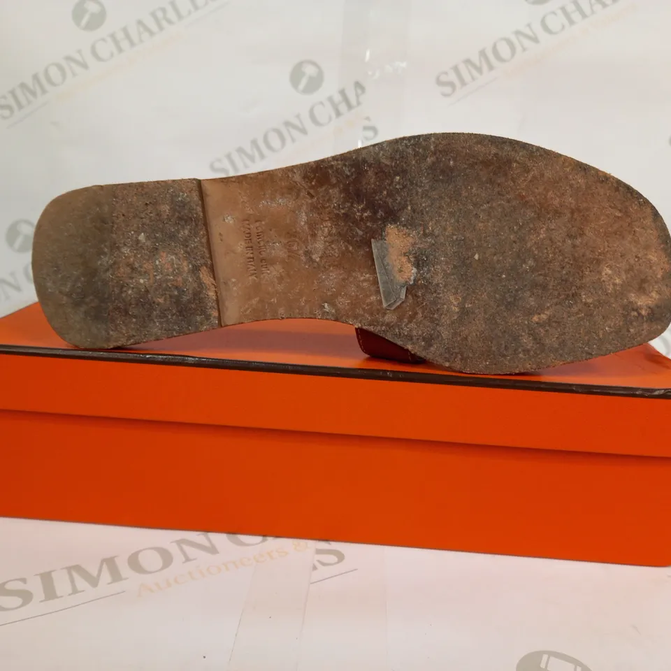 BOXED PAIR OF HERMES PARIS OPEN TOE FLAT SANDALS IN BROWN SIZE UNSPECIFIED