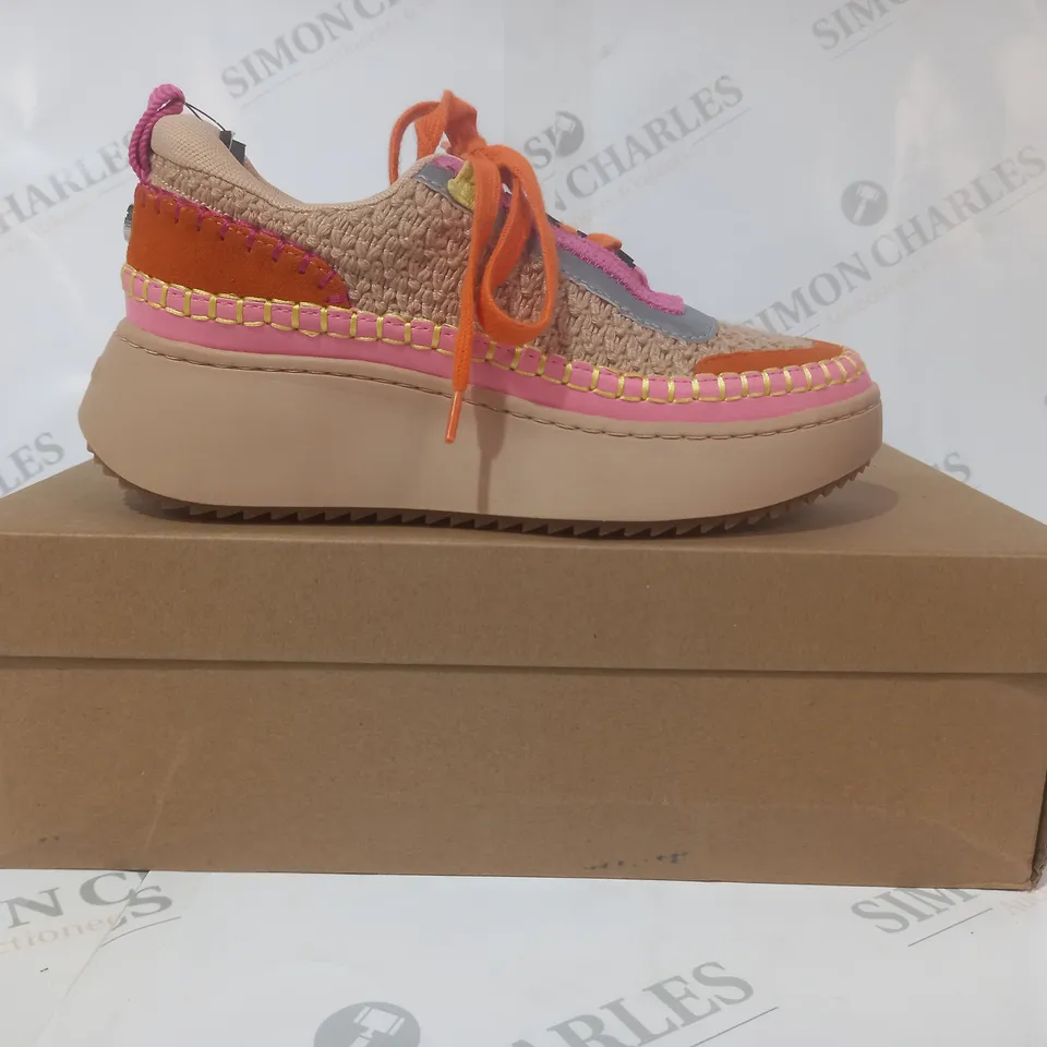 BOXED PAIR OF STEVE MADDEN TRAINERS IN TAN/MULTICOLOUR UK SIZE 4