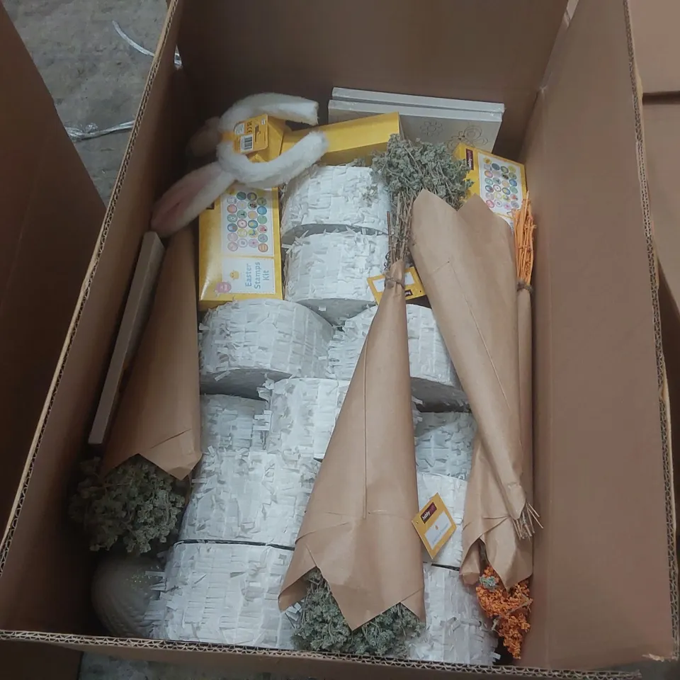 BOX CONTAINING A LARGE QUANTITY OF ASSORTED EASTER PRODUCTS