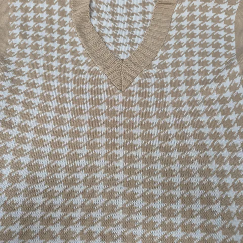 REBELLIOUS KNITTED VEST IN BEIGE/WHITE SIZE S/M