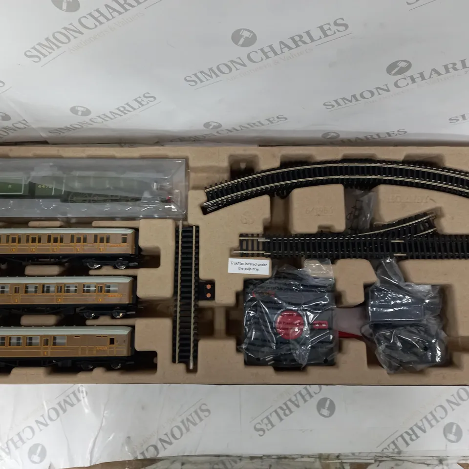 BOXED HORNBY FLYING SCOTSMAN 00 GAUGE TRAIN SET