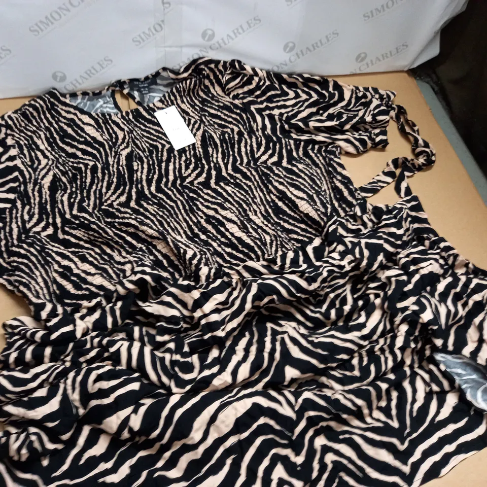 NEW LOOK CURVES ANIMAL PATTERN DRESS - UK 30