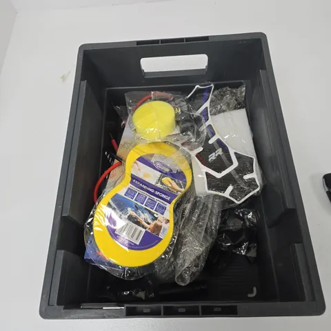 TOTE OF APPROXIMATELY 15 ASSORTED AUTO ITEMS TO INCLUDE: CAR KEY