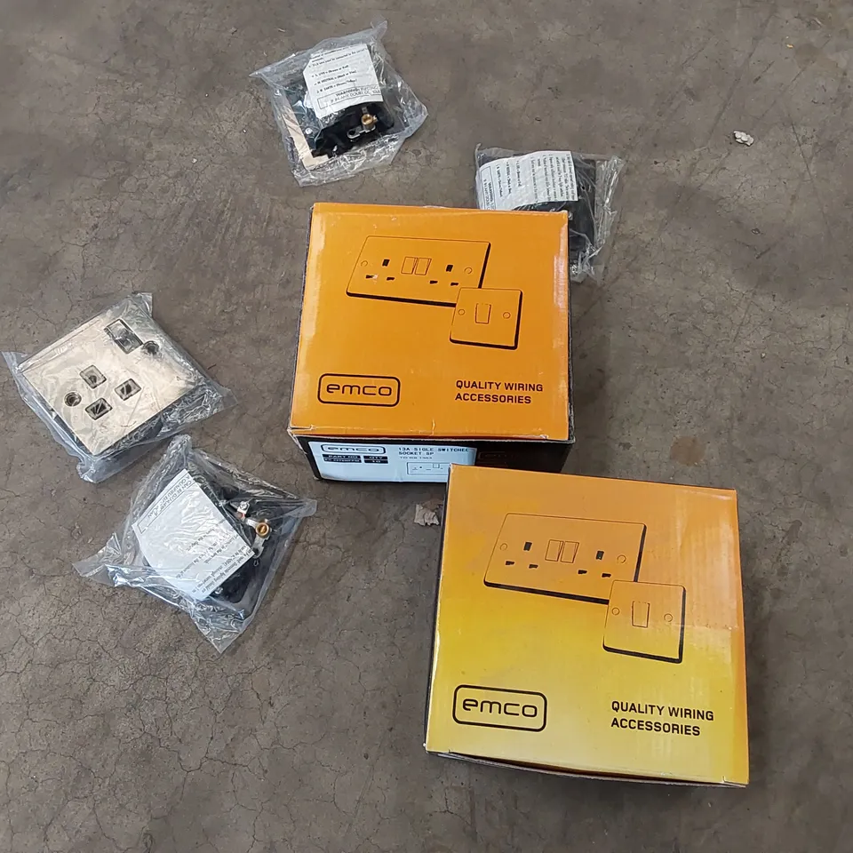 PALLET OF APPROXIMATELY  ASSORTED ELECTRICAL ITEMS/COMPONENTS TO INCLUDE: SWITCHES