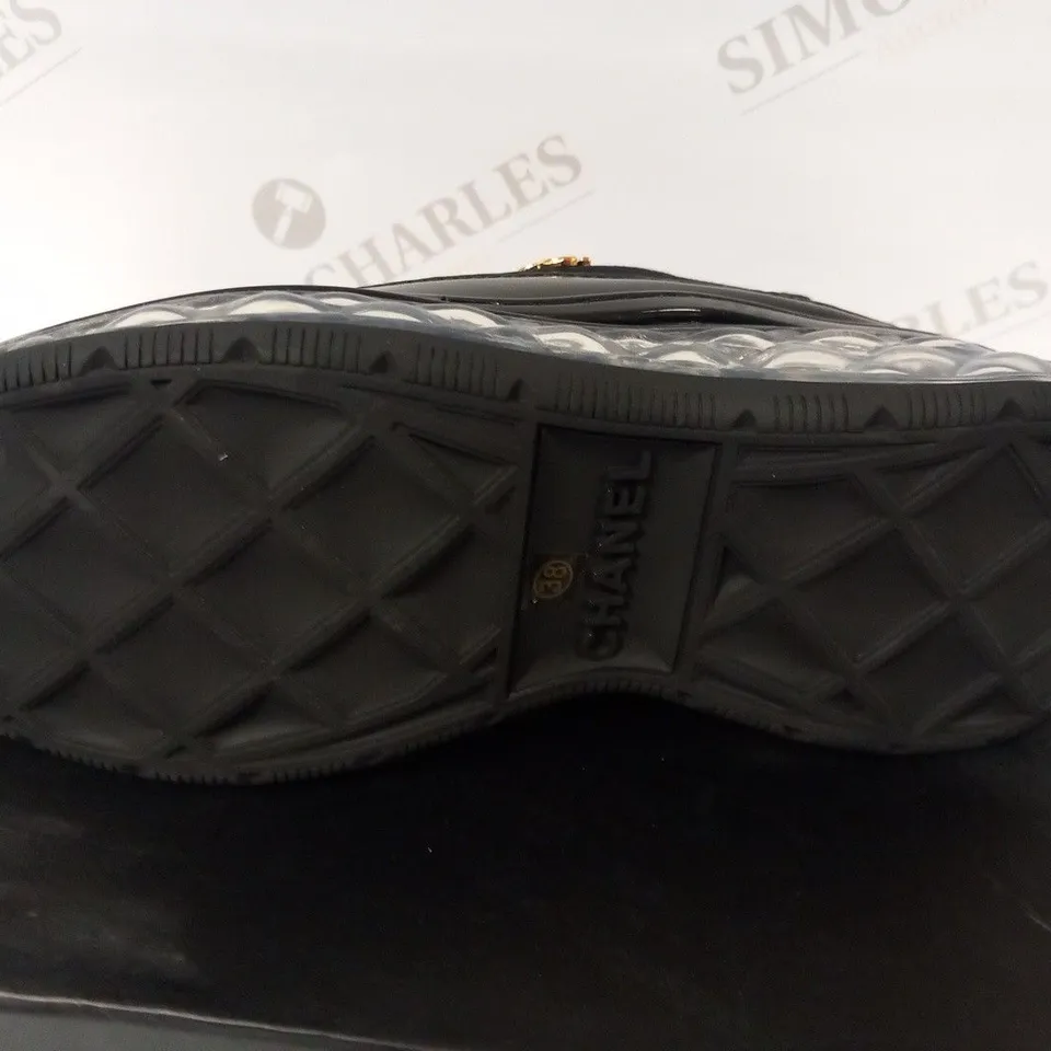 BOXED CHANEL SIZE 38