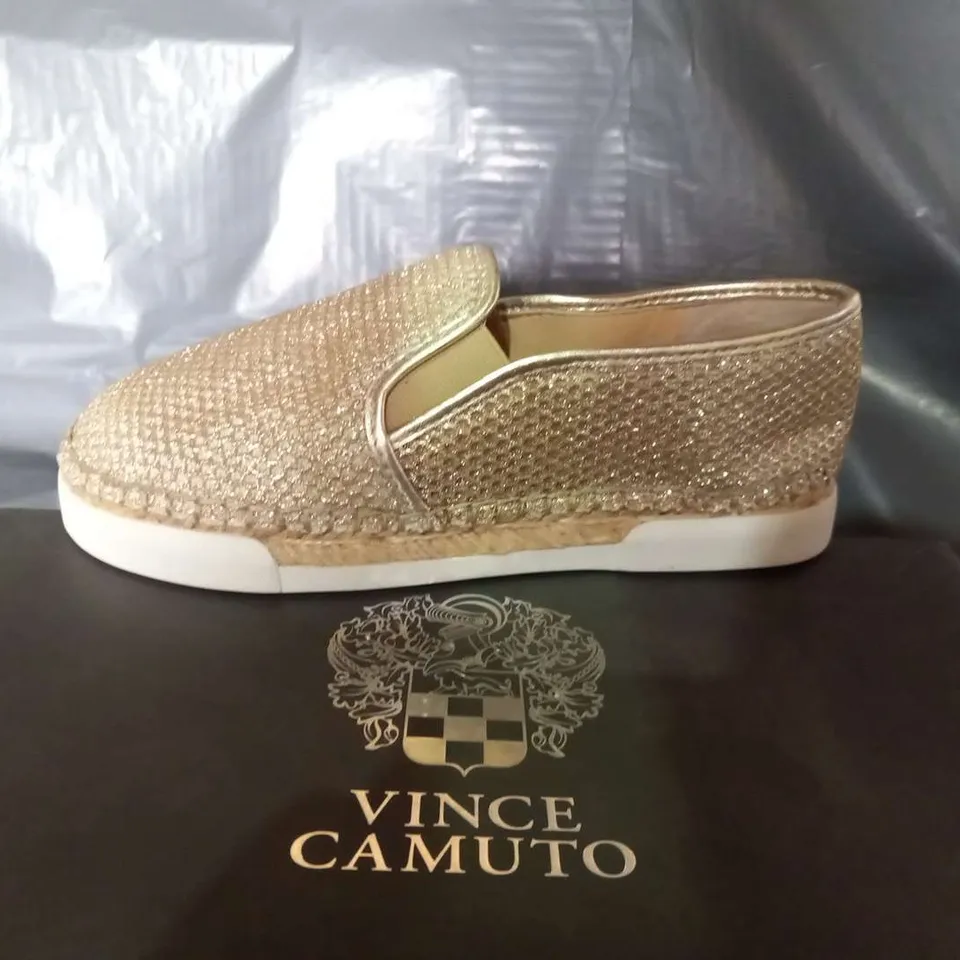 BOXED VINCE CAMUTO TAMBIE GOLD FABRIC SNEAKERS SIZE 3.5