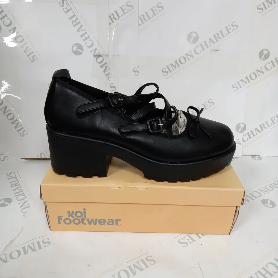 BOXED KOI FOOTWEAR NO CUDDLES BEAR FLATFORM THONG SANDALS SIZE 11