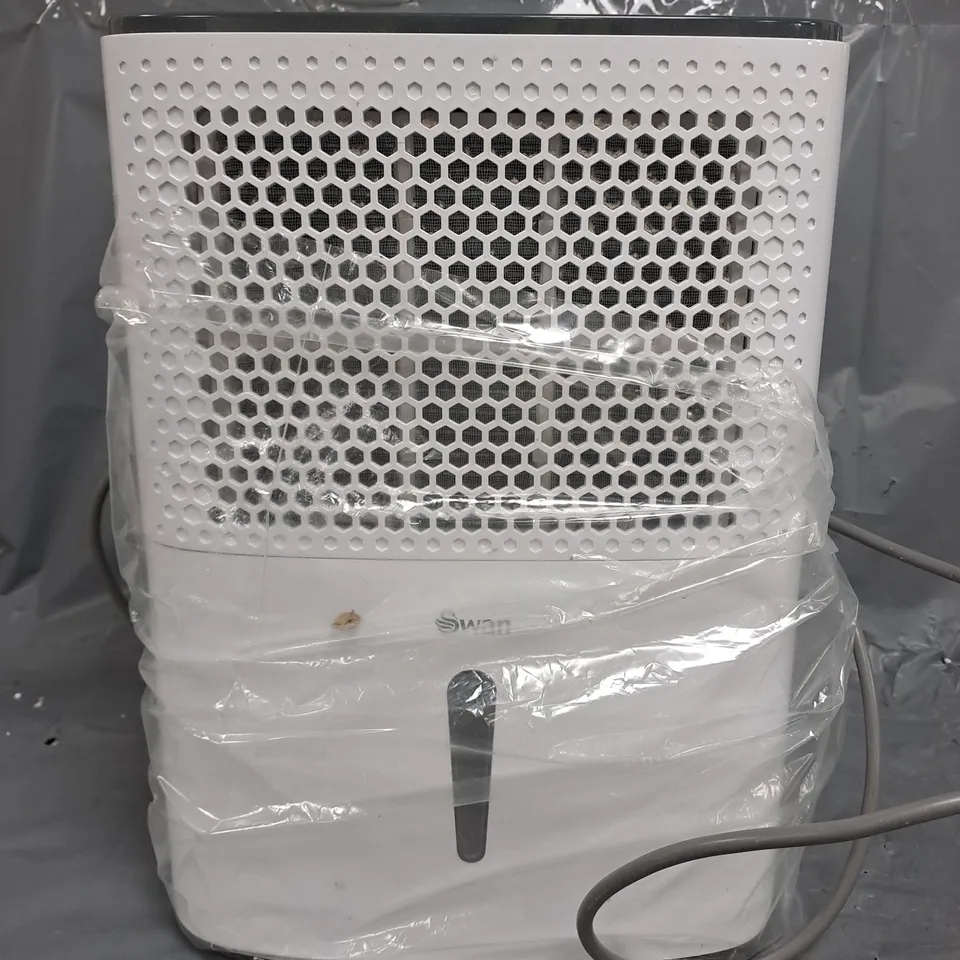 SWAN 10L DEHUMIDIFIER IN WHITE
