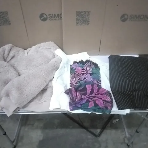 A PALLET TO CONTAIN APPROXIMATELY 80 WOMENS DESIGNER CLOTHES WHICH INCLUDE; JD WILLIAMS JUMPERS, PYJAMAS, PANTS ETC