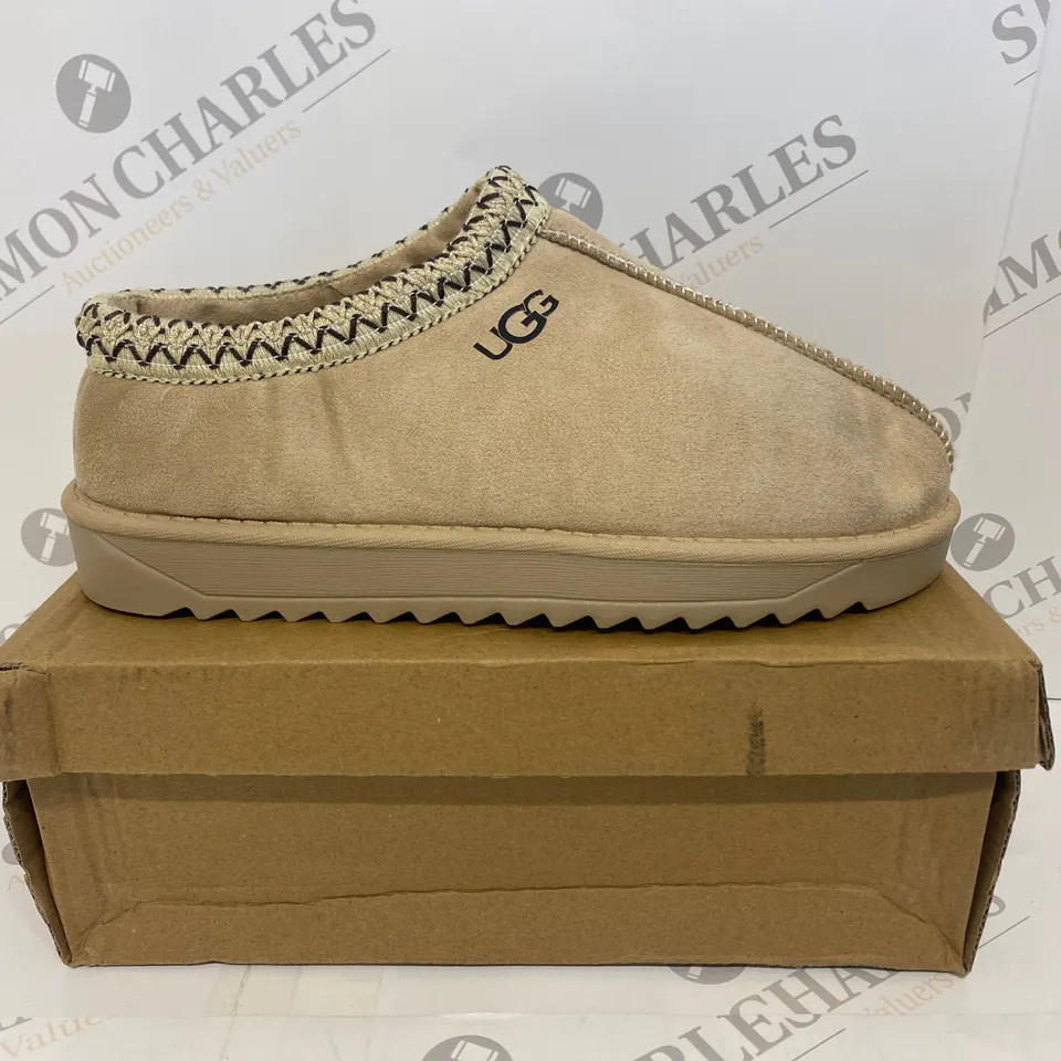 BOXED PAIR OF UGG SLIP ON SHOES SIZE 38