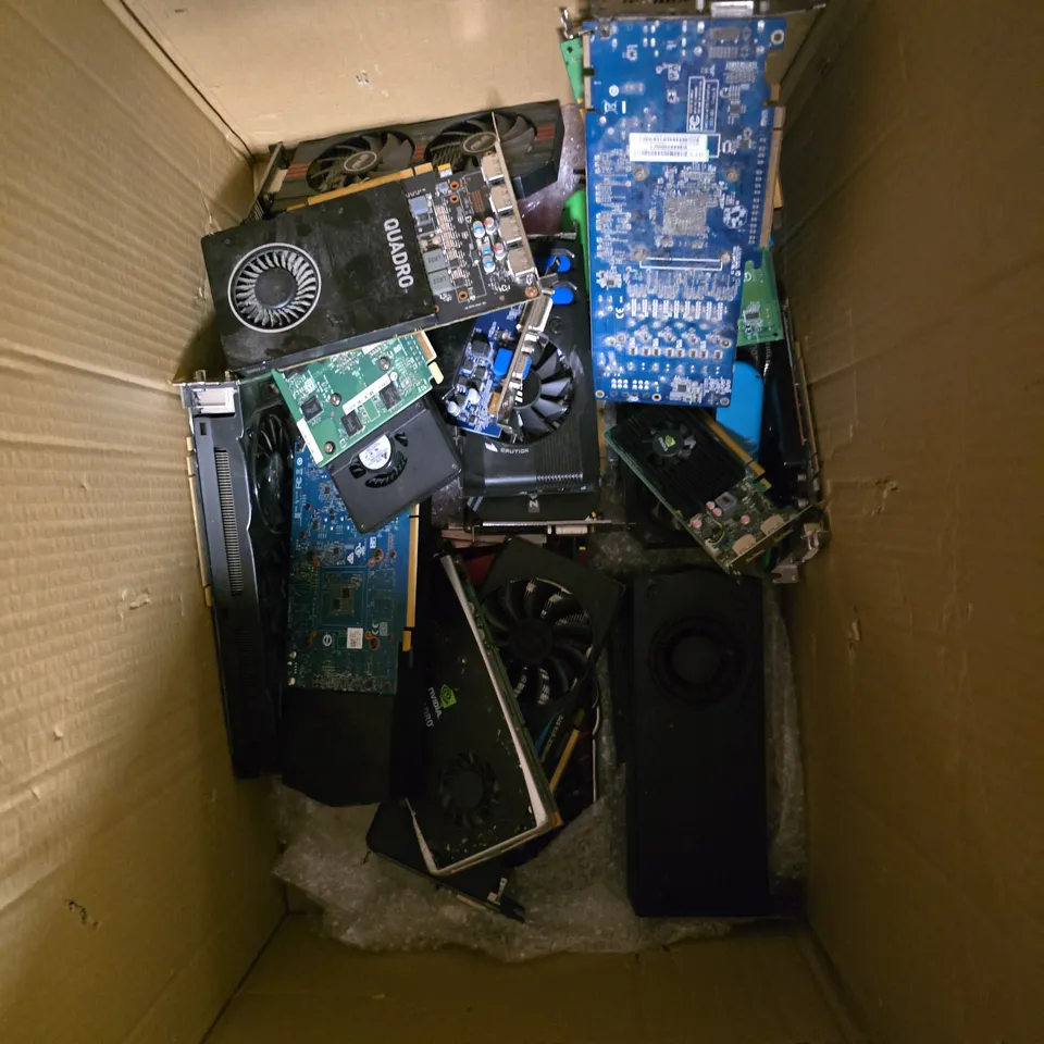APPROXIMATELY 12 ASSORTED GRAPHICS CARDS IN VARIOUS MODELS