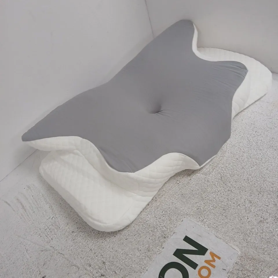 MEMORY-FOAM CUSHION WITH WHITE QUILTED SIDES AND GREY PANEL
