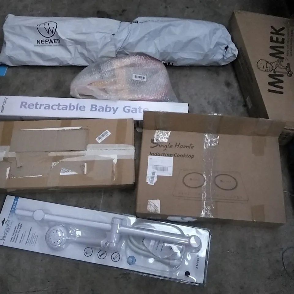 PALLET OF ASSORTED ITEMS INCLUDING MOMCOZY RETRACTABLE BABY GATE, SINGLE HOME INDUCTION COOKTOP, BLUECANYON 3 MODE SHOWER, IM MEK SCOOTER, NEEWER, NAVARIS 