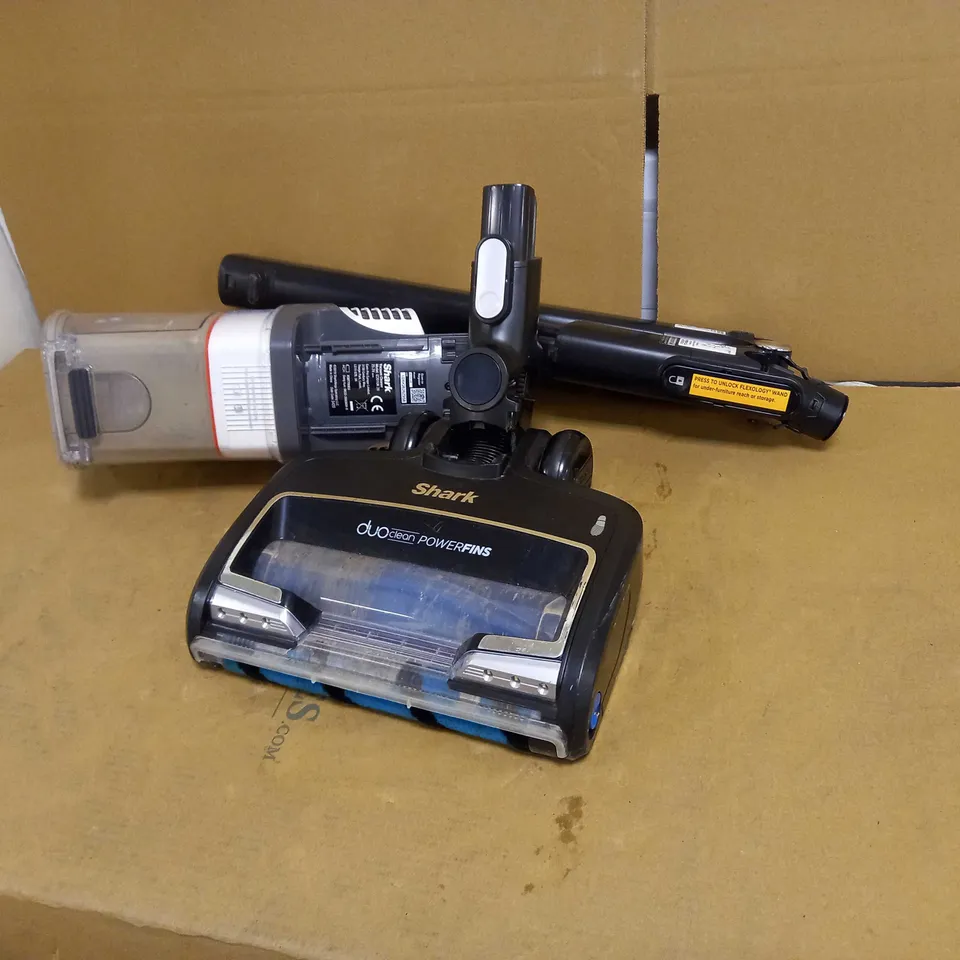 SHARK IZ320UK CORDLESS STICK VACUUM CLEANER 