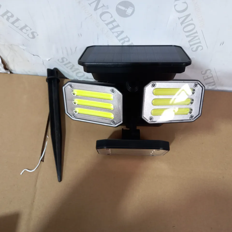 BELL & HOWELL 300 LUMENS BIONIC FLOODLIGHT