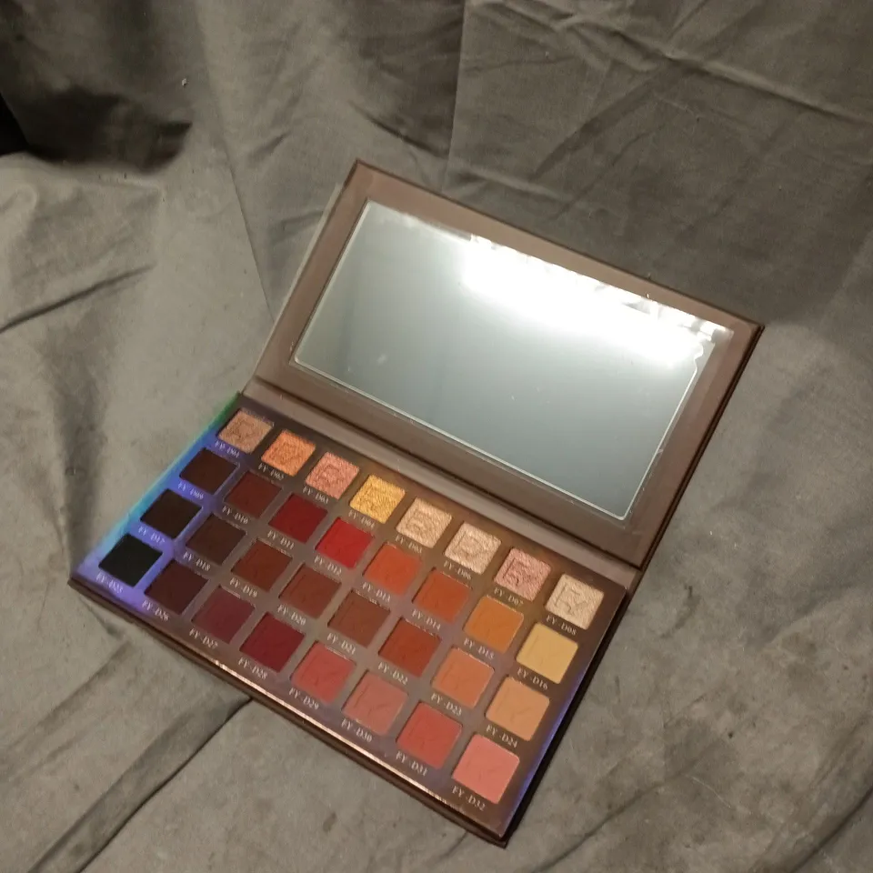 BOXED FYNE SHADOW PALETTE DEEP FOR EYE AND FACE
