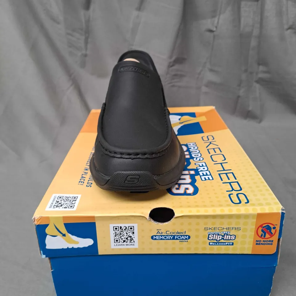 BOXED PAIR OF SHOES SKECHERS SLIP-INS RELAXED FIT SIZE 9