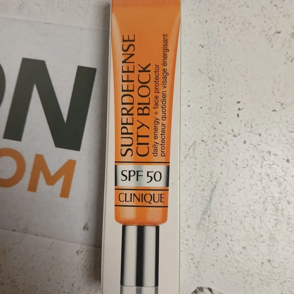 CLINIQUE SUPERDEFENSE CITY BLOCK SPF 50 DAILY FACE PROTECTOR
