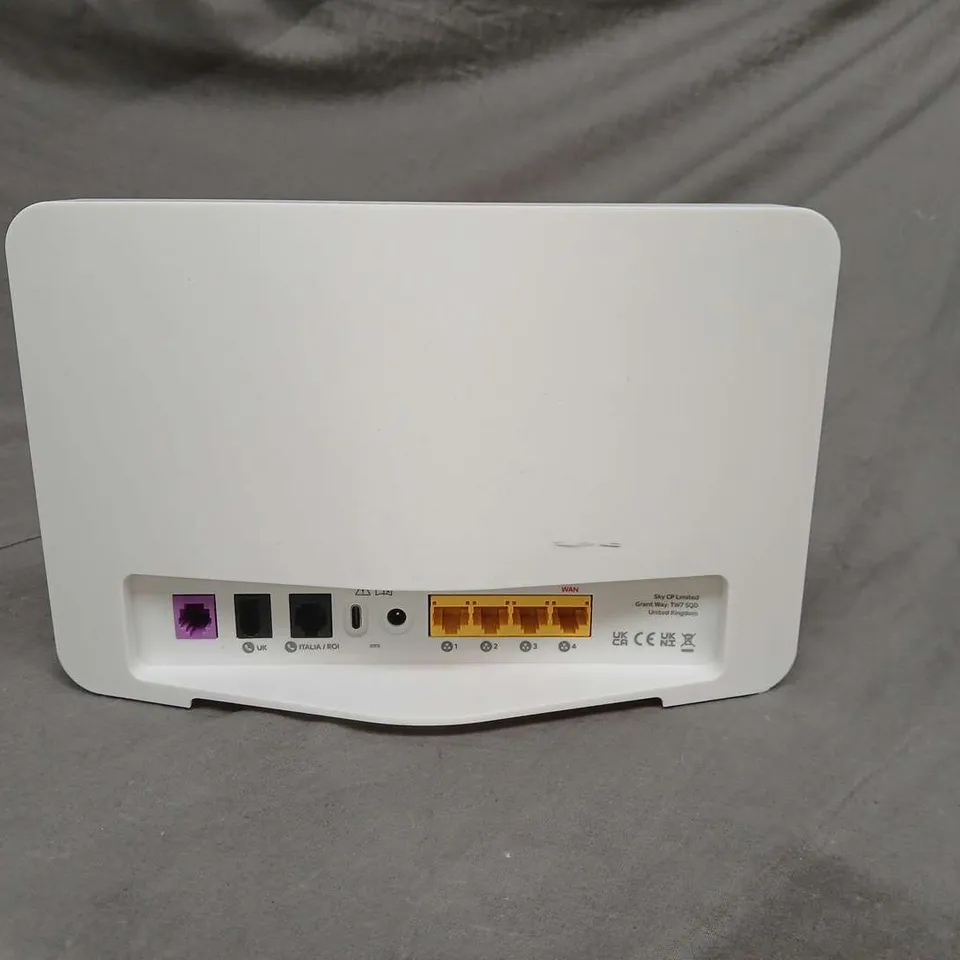 SKY BROADBAND ROUTER WHITE