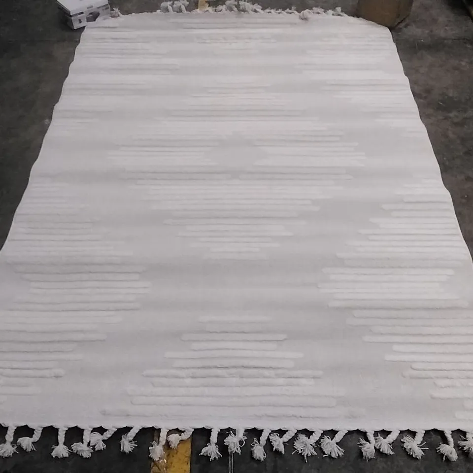 BALYNDA ORIENTAL MACHINE WOVEN AREA RUG APPROXIMATELY 220X160CM