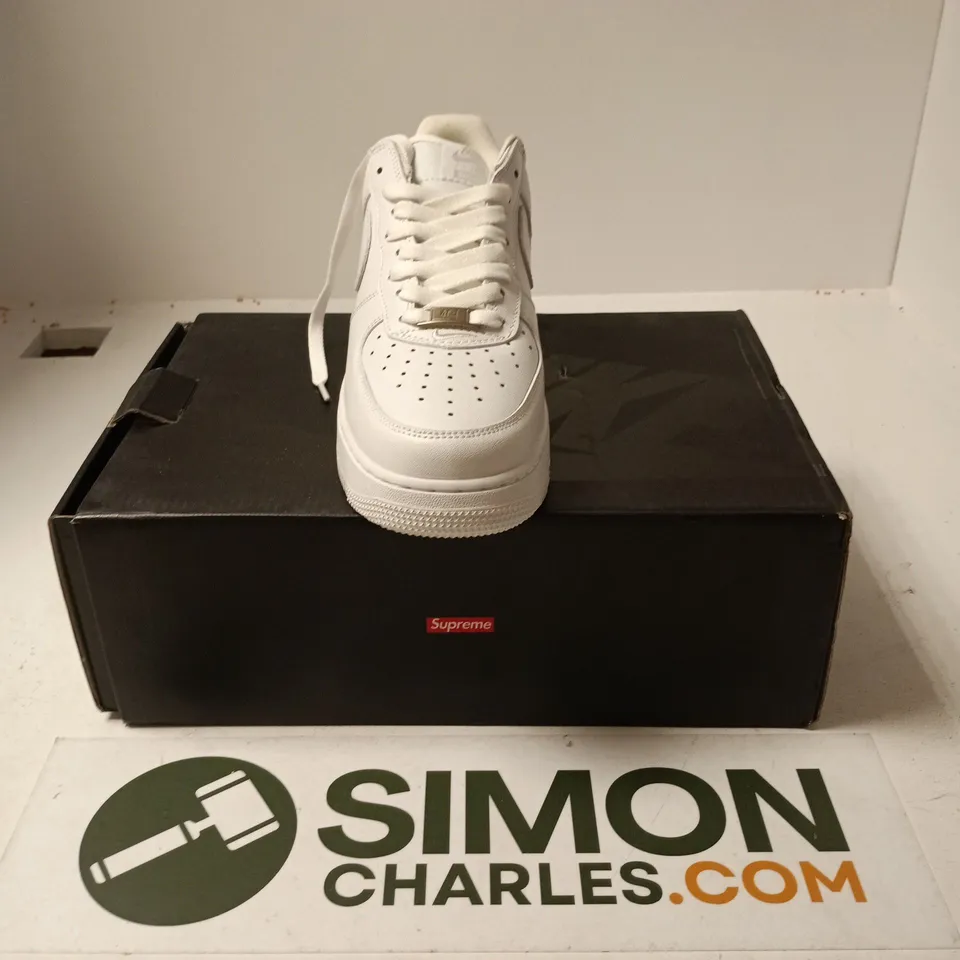 BOXED PAIR OF NIKE AIR FORCE 1 LOW SUPREME TRAINERS IN WHITE - UK 7.5