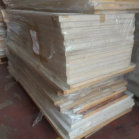 PALLET CONTAINING A VERY LARGE QUANTITY OF ASSORTED DOORS